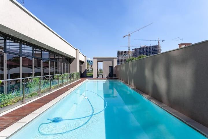 Sandton Skye Suite Johannesburg Bagian luar foto